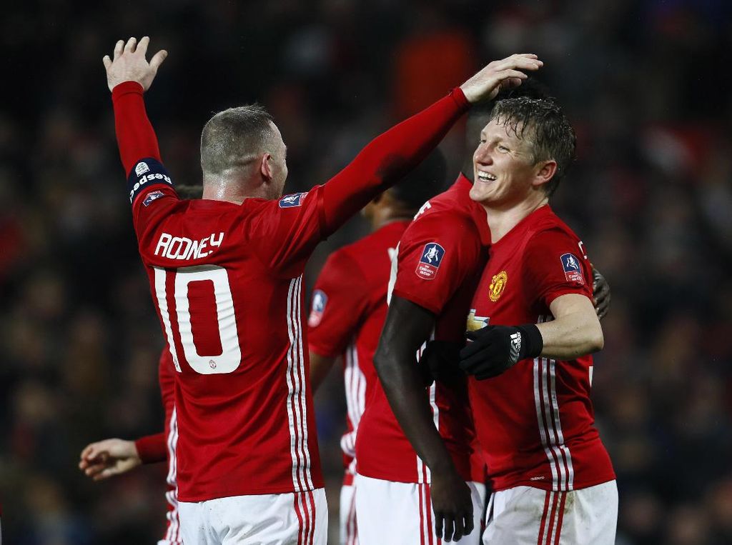 Schweinsteiger Ada dalam Rencana Mourinho Schweinsteiger Ada dalam Rencana Mourinho