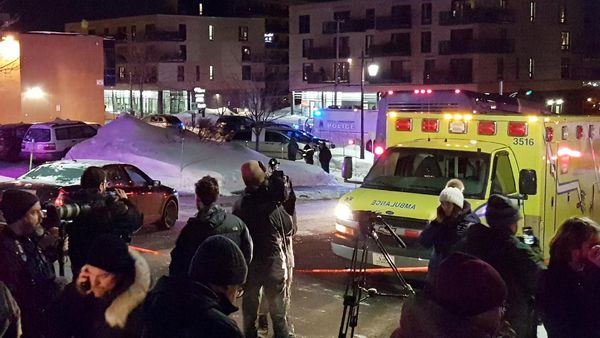 Suasana Lokasi Penembakan di Masjid Kanada