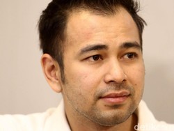 Terpaksa Mesra dengan Waria Saat HUT Jedar, Ini Kata Raffi