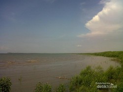 Pantai Pelabuhan Karangantu yang Terbesar di Banten