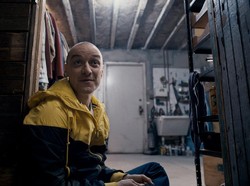 Split: Panggung Pria Berkepribadian Ganda