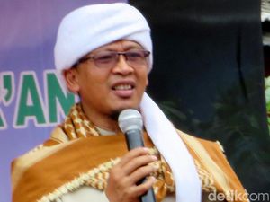 Saran Aa Gym Hadapi Virus Corona di Indonesia: Jangan Stres & Perbanyak Sedekah Saran Aa Gym Hadapi Virus Corona di Indonesia: Jangan Stres & Perbanyak Sedekah