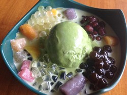 Segarnya Dessert Aneka Topping dengan Es Krim Matcha di NoMiNoMi Delight