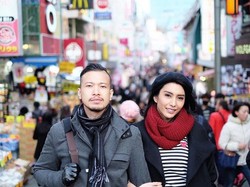 Siap Jadi Istri, Tyas Mirasih Latihan dengan Kucing