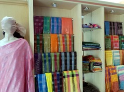 Berburu Kerajinan Kain Tenun Khas Riau, Ini Tempatnya