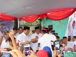 Seruan Prabowo Presiden di Tengah Kampanye Anies-Sandi