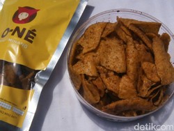 Sambil Kuliah S2, Perempuan Ini Bisnis Oleh-oleh Kuliner Minang