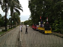 Jelang Sidang Ahok, Polisi Tutup Jalan dan Pasang Kawat Berduri