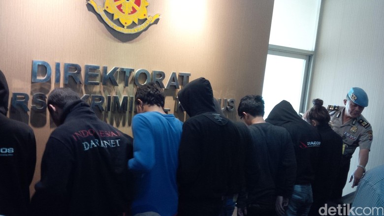 Polda Jabar Bongkar Sindikat Peretas Kartu Kredit Polda Jabar Bongkar Sindikat Peretas Kartu Kredit