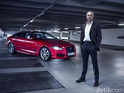 Jose Mourinho Keliling Manchester Naik Sedan Mewah