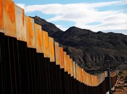 Trump Kembali Bahas Tembok, Meksiko Ngotot Tak Akan Bayar