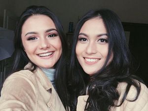 Pilih Mana, Denira Wiraguna atau Amanda Rawles? Pilih Mana, Denira Wiraguna atau Amanda Rawles?