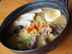 NoMiNoMi Delight: Yuk, Cicipi Beef Curry Ramen dan Es Krim Matcha Aneka Topping