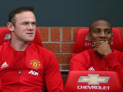 Mourinho: Young Akan Bertahan di MU, Rooney Juga