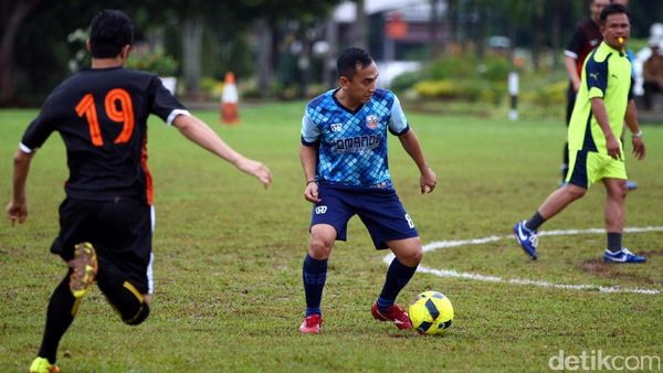 Komedian versus MKGR