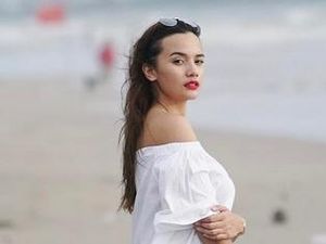 Pesona Damita Argoebie, si SPG Berisik