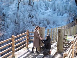 Menangis Saat Lamaran, Tyas Mirasih Terkenang Ayahanda