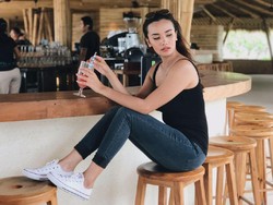 Main di The Transmart, Damita Argoebie Jadi SPG Berisik