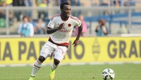 Nama Michael Essien menjulang di persepakbolaan Eropa ketika membela Chelsea. Pemain 34 tahun itu kini masih mencari klub baru usai hijrah dari Panathinaikos pada bulan September dan kini menjaga kebugaran di tempat latihan Chelsea (Mario Carlini / Iguana Press/Getty Images).