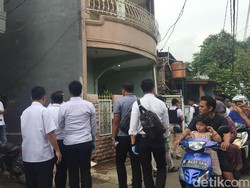 Polisi Buka Paksa Rumah Firza Husein, Tukang Kunci Dipanggil