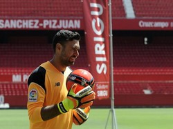 Tinggalkan Sevilla, Sirigu Gabung Osasuna