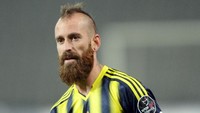 Raul Meireles belum punya klub lagi selepas hijrah dari Fenerbahce musim panas lalu. Pemain 33 tahun itu di antaranya pernah membela Liverpool dan Chelsea (Ozan Kose/EuroFootball/Getty Images).