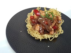 Yuk, Buat Teriyaki Indomie Cup yang Garing Gurih!