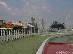 Pemkot Surabaya Terus Dorong Pertumbuhan Ekonomi Sunrise of Bulak