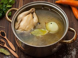 Apa Bedanya Kaldu Tulang dan Kaldu Daging?