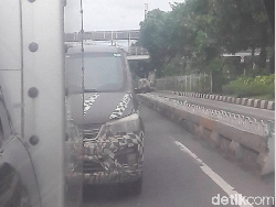 Ciluk Ba! Mobil MPV Misterius Itu Datang Lagi di Jalanan Jakarta