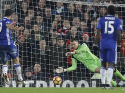 Mignolet Tak Dengar Bunyi Peluit Saat Freekick David Luiz