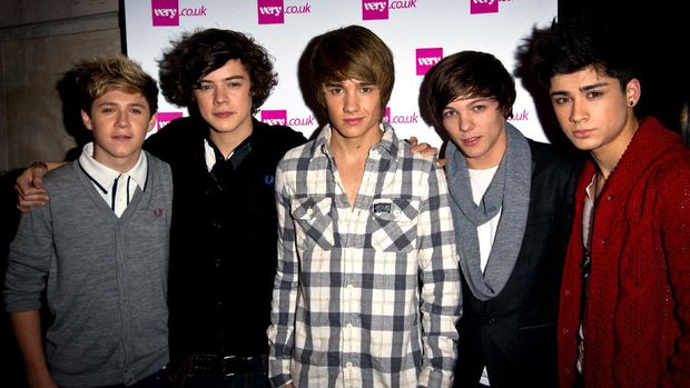LONDON, ENGLAND - NOVEMBER 24:  (L-R) Niall Horan, Harry Styles, Liam Payne, Zain Malik and Louis Tomlinson of 'One Direction' attends the Very.co.uk Christmas Catwalk Show at Victoria House on November 24, 2010 in London, England.  (Photo by Ian Gavan/Getty Images)