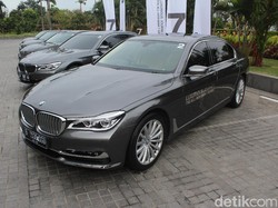 Nyamannya Jadi Penumpang BMW Seri 7