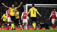 Younes Kaboul merayakan gol yang dicetak di menit ke-10. Dylan Martinez/Reuters/detikFoto.