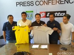 Persela Pamerkan Jersey Baru