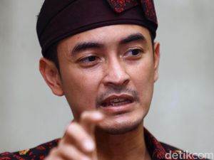 KPK Geledah Kantor Gubernur Jambi Zumi Zola