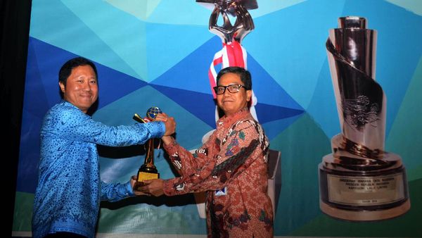 Blue Bird Terima Penghargaan dari Kemenhub