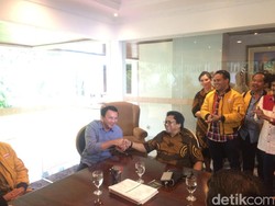 Ahok Temui Ketum Hanura Oesman Sapta di Kediamannya