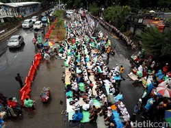 Hormati Tamu, Massa GNPF Sambut Raja Salman di Halim dan Bogor