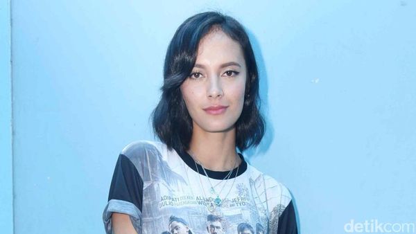 Ini Model Internasional yang Jadi Lawan Main Adipati Dolken