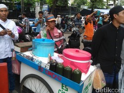 Mereka yang Mengambil Untung Ketika Demo FPI