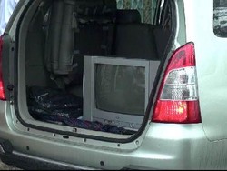 Polisi Bawa TV hingga Seprai dari Rumah Firza Husein