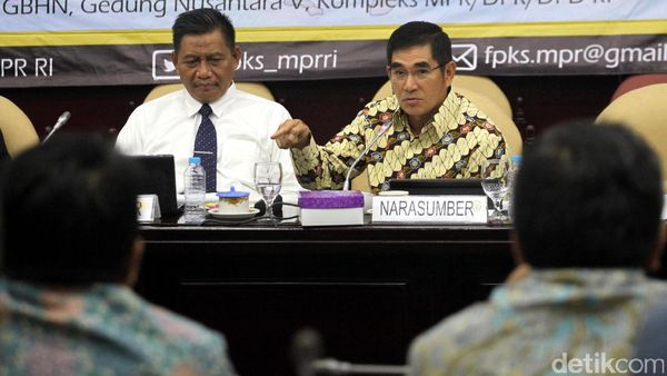 F-PKS Gelar Sekolah Konstitusi