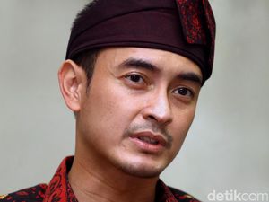 Transformasi Gubernur Ganteng Zumi Zola: Artis sampai Tersangka KPK Transformasi Gubernur Ganteng Zumi Zola: Artis sampai Tersangka KPK