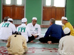 Khilafah Islamiyah Terang Benderang Versi FPI