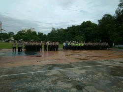 Massa Pendukung Habib Rizieq dkk Mulai Datang ke Masjid Al-Azhar