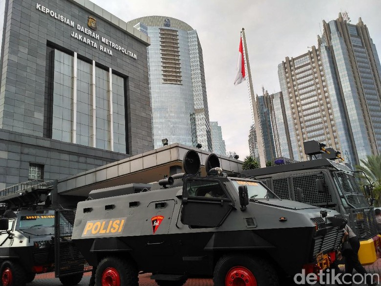 Mobil Barracuda hingga Kawat Berduri Disiapkan di Mapolda Metro Jaya