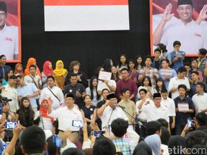Bersama Prabowo, Anies-Sandi Kampanye ke Anak Muda di Jakbar