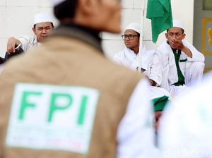 SKT FPI di Tangan 2 Jenderal Purnawirawan SKT FPI di Tangan 2 Jenderal Purnawirawan