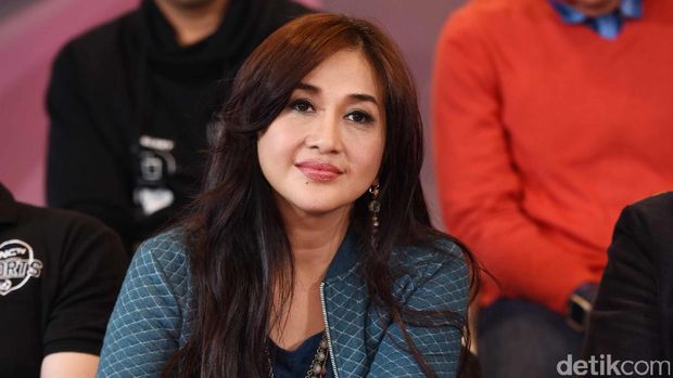{Minggu}Tak Patah Semangat, 5 Selebriti Ini Akhirnya Jadi Ibu di Atas Usia 40 Tahun